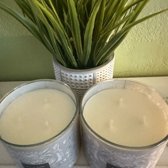 White Barn Cozy Flannel & Vanilla Candle Duo - Picture 4 of 5